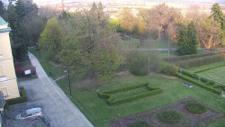 Příjezdová cesta k zámku