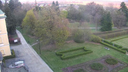 Příjezdová cesta k zámku