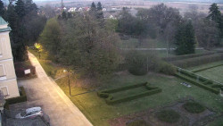 Příjezdová cesta k zámku