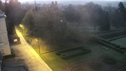 Příjezdová cesta k zámku