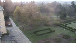 Příjezdová cesta k zámku