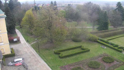 Příjezdová cesta k zámku