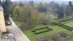 Příjezdová cesta k zámku