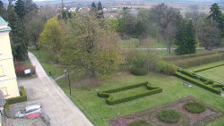 Příjezdová cesta k zámku