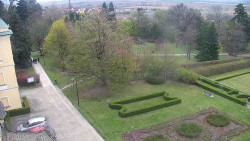 Příjezdová cesta k zámku