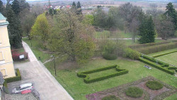 Příjezdová cesta k zámku