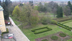 Příjezdová cesta k zámku