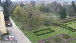 Příjezdová cesta k zámku