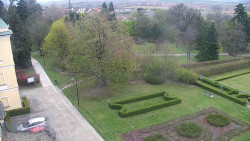 Příjezdová cesta k zámku