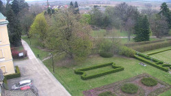 Příjezdová cesta k zámku