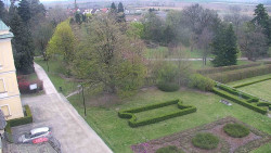 Příjezdová cesta k zámku