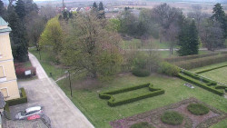 Příjezdová cesta k zámku