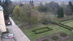 Příjezdová cesta k zámku