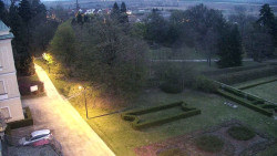 Příjezdová cesta k zámku