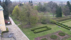 Příjezdová cesta k zámku