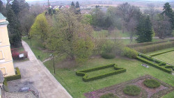 Příjezdová cesta k zámku