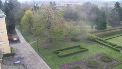 Příjezdová cesta k zámku