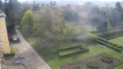 Příjezdová cesta k zámku