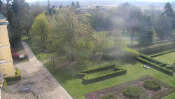 Příjezdová cesta k zámku