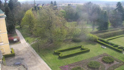 Příjezdová cesta k zámku