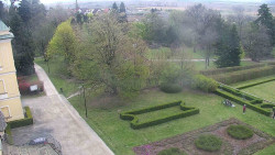 Příjezdová cesta k zámku