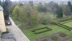 Příjezdová cesta k zámku