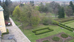 Příjezdová cesta k zámku