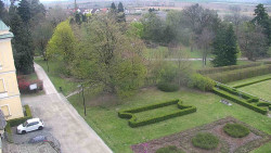 Příjezdová cesta k zámku