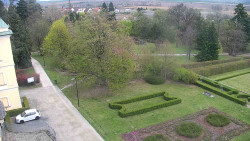 Příjezdová cesta k zámku