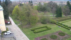 Příjezdová cesta k zámku