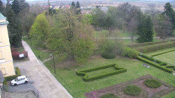 Příjezdová cesta k zámku