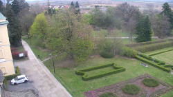 Příjezdová cesta k zámku