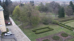 Příjezdová cesta k zámku