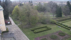 Příjezdová cesta k zámku