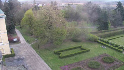 Příjezdová cesta k zámku