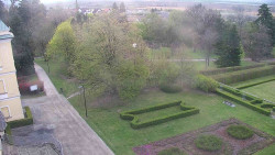 Příjezdová cesta k zámku