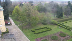 Příjezdová cesta k zámku