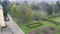 Příjezdová cesta k zámku