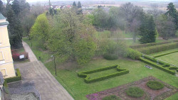 Příjezdová cesta k zámku