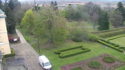 Příjezdová cesta k zámku