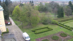 Příjezdová cesta k zámku