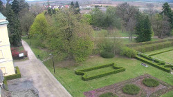 Příjezdová cesta k zámku