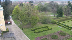 Příjezdová cesta k zámku