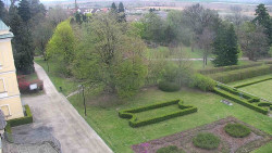 Příjezdová cesta k zámku