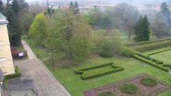 Příjezdová cesta k zámku