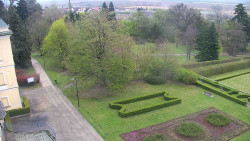 Příjezdová cesta k zámku