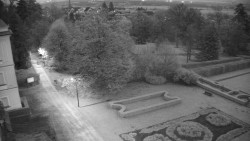 Příjezdová cesta k zámku