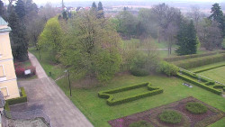 Příjezdová cesta k zámku