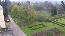 Příjezdová cesta k zámku