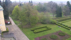 Příjezdová cesta k zámku